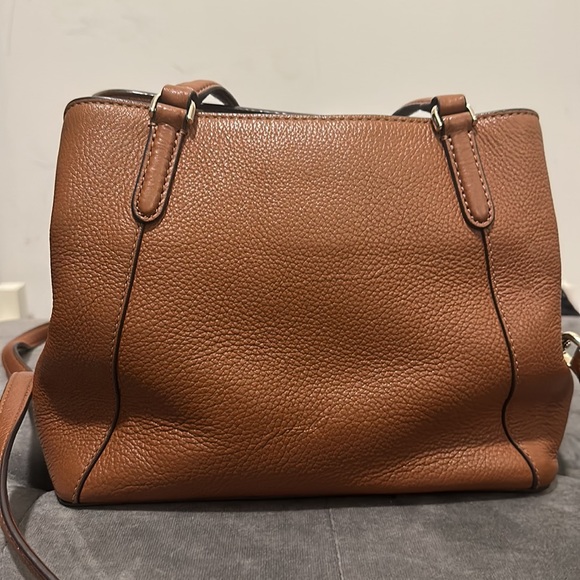 Preloved authentic Kate spade purse. Comes with Kate spade strap. 8/10 condition - Picture 2 of 6